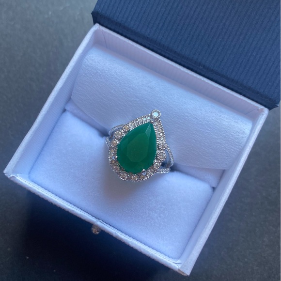 Pear Cut 4.88 ct Emerald Dinner Ring in Sterling Silver size 7.25 - Picture 4 of 16